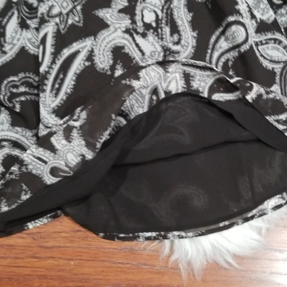 LOFT Belle Sleeve Black Paisley Blouse - Picture 7 of 8